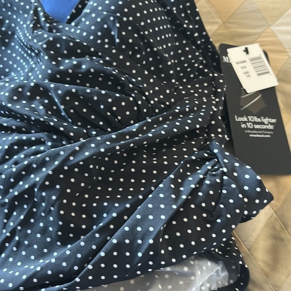 Miraclesuit Women'sPin Point Oceanus Tummy Control V-Neckline One Piece Swimsuit - Picture 6 of 7